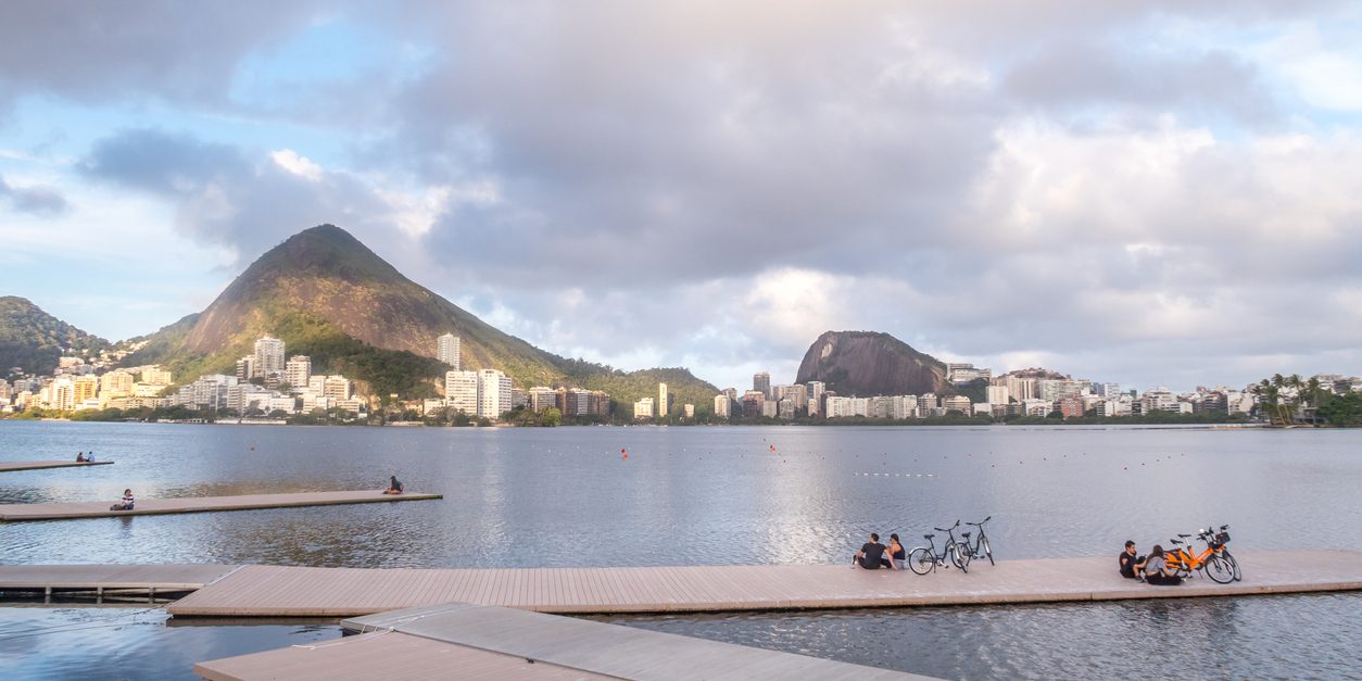 parques-e-pracas-para-visitar-no-rio-de-janeiro Imagem da lagoa rodrigo de freitas no rio de janeiro