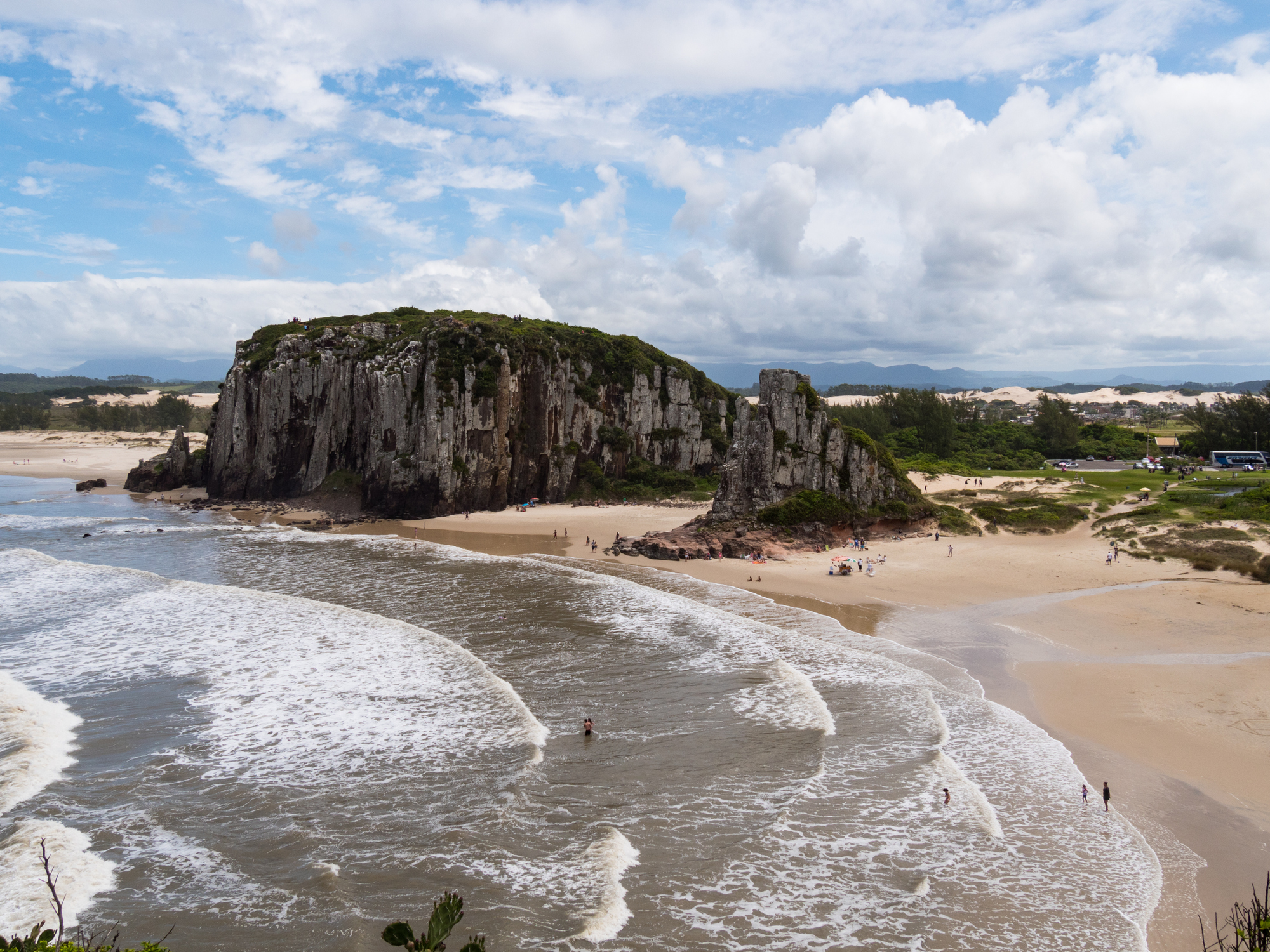 torres-praia-e-suas-surpresas-preservadas