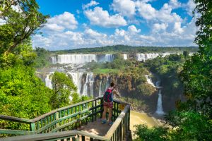 Melhores lugares para viajar sozinha Foz do Iguacu PR 300x200 5 melhores destinos para viajar sozinha no Brasil