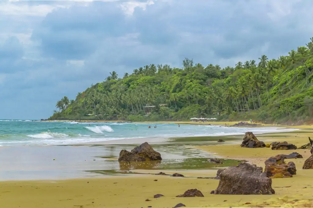 Cinco praias para conhecer de moto enquanto o verão não acaba