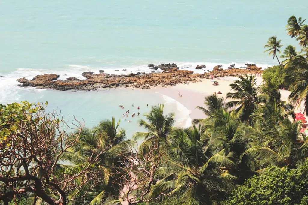 Cinco praias para conhecer de moto enquanto o verão não acaba