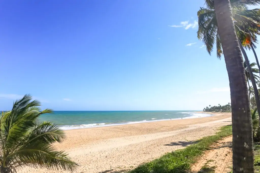 Cinco praias para conhecer de moto enquanto o verão não acaba